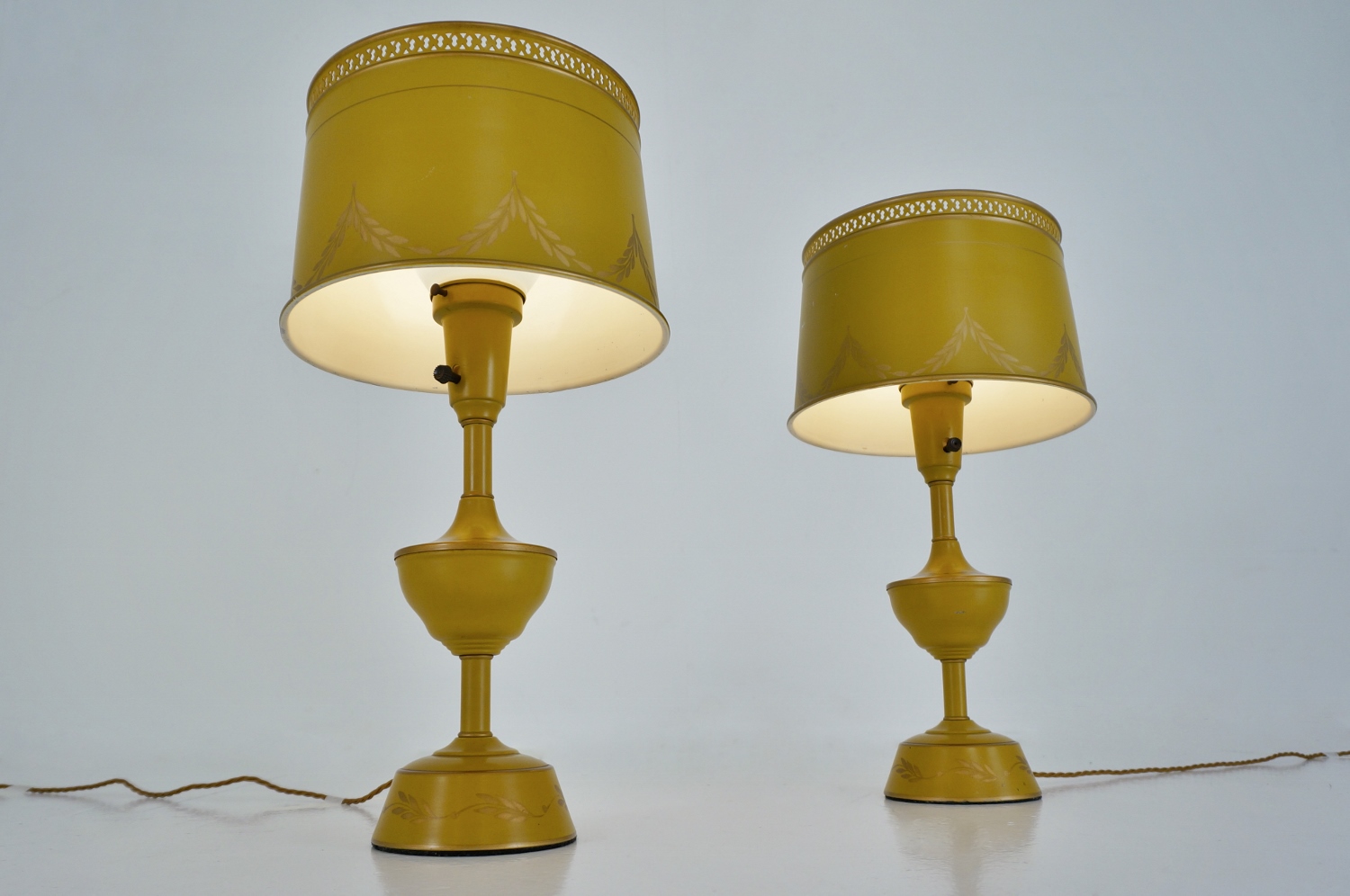 Toleware Lamps Pair Of Table Lamps With Glass Uplighter 1950`s Ca American In Antique